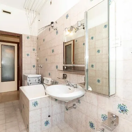 Apartment Guesthost - Massaua Roomy Vintage Turin
