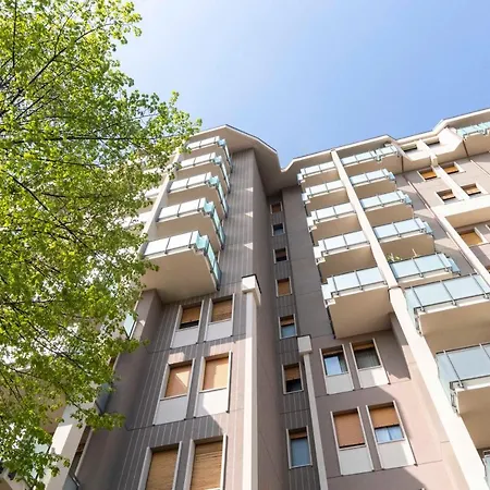 Guesthost - Massaua Roomy Vintage Appartement