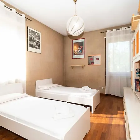 Apartment Guesthost - Massaua Roomy Vintage Turin