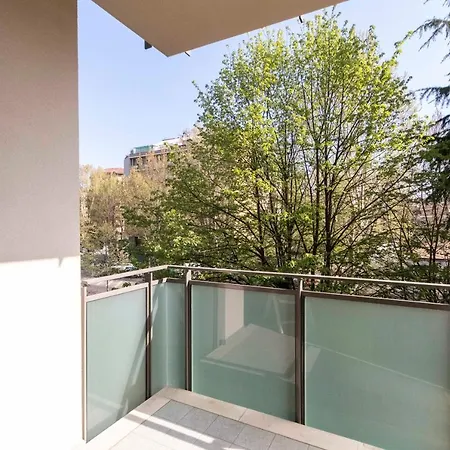 Guesthost - Massaua Roomy Vintage Apartment