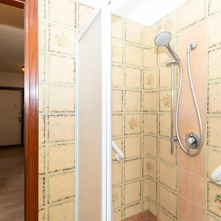 Guesthost - Massaua Roomy Vintage