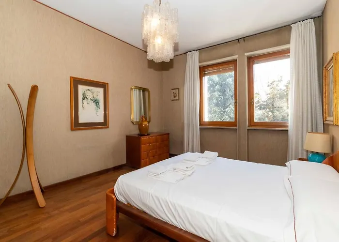 Guesthost - Massaua Roomy Vintage Apartman *