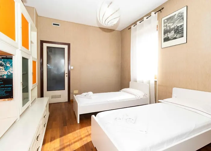 Guesthost - Massaua Roomy Vintage Torino