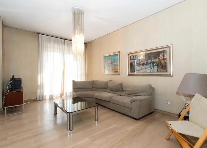 Guesthost - Massaua Roomy Vintage Apartament