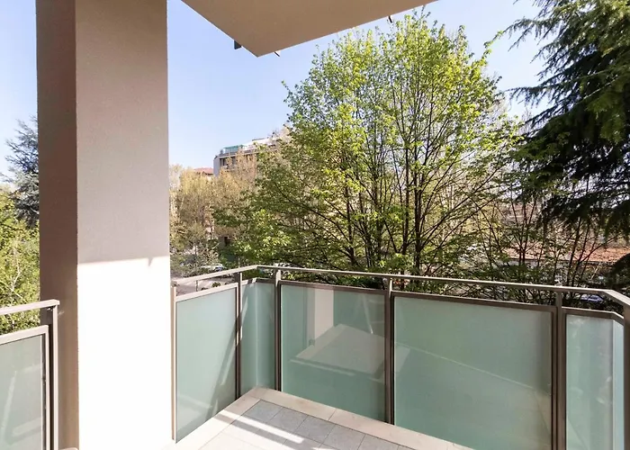 Guesthost - Massaua Roomy Vintage Apartament